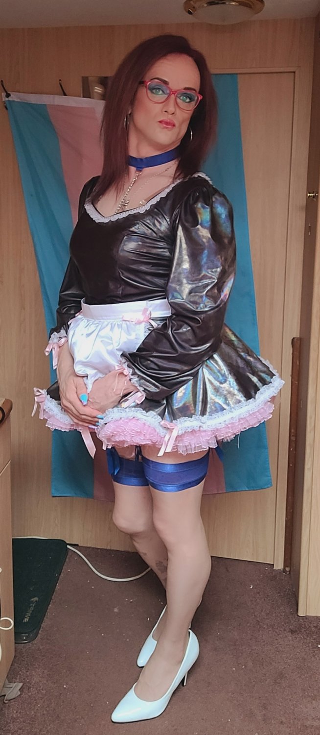 50 reasons to love Sissy Stephanie (Stephie Lou)...and to jerk off to her😉. Kik: frillymaid5 #7FstSaOR