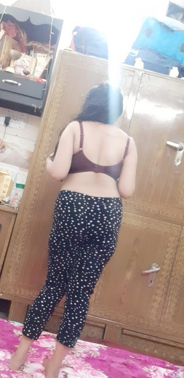 Busty Desi Girl Has Huge Melons #O2kBosFq