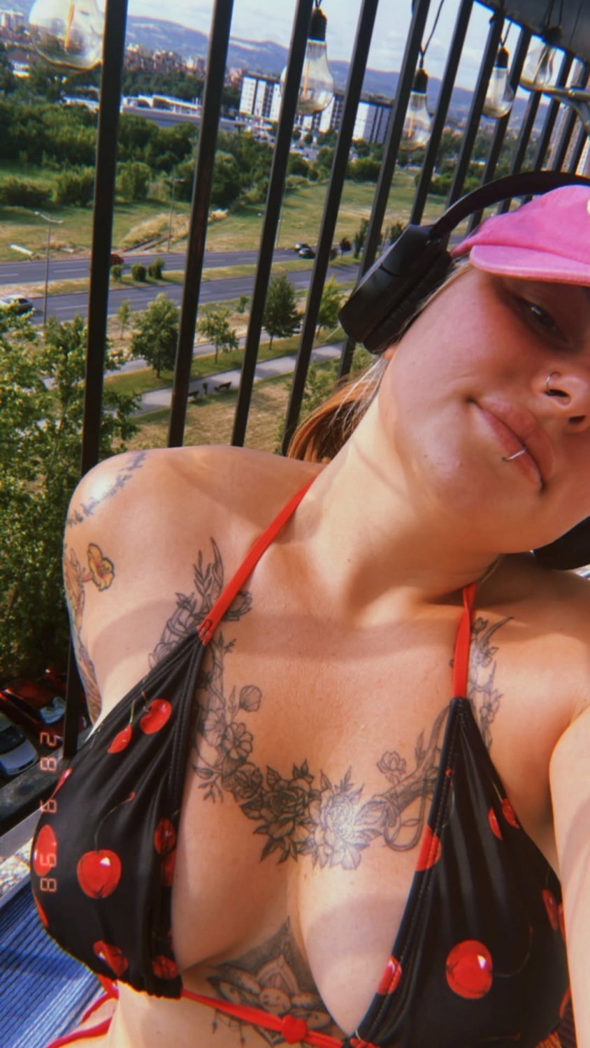 Just a Stupid Tattooed Whore #wpAakjP6